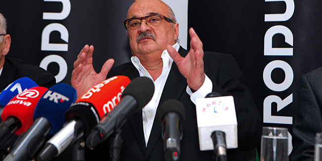 Zagreb, 150115.Celnici kompanije Crodux i odvjetnicki tim na konferenciji za novinare komentirali su akciju Oktan i kvalitetu goriva na Croduxovim postajama.Na fotografiji: Ivan Cermak.Foto: Zeljko Puhovski / CROPIX