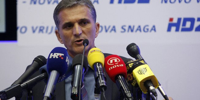 Zagreb,040314.Trg zrtava fasizma, HDZ.Hrvatska demokratska zajednica odrzala je konferenciju za novinare o neprimjerenim reakcijama vladajucih na negativnu prognozu MMF-a, pad BDP-a i rast nezaposlenosti. O tim temama govorio je akademik Zeljko Reiner, podpredsjednik Hrvatskog sabora, Goran Maric saborski zastupnik i predsjednik HDZ-ova Odbora za financije te Gjuro Njavro, clan HDZ-ova gospodarskog tima.Na fotografiji: Goran Maric.Foto: Ranko Suvar / CROPIX.