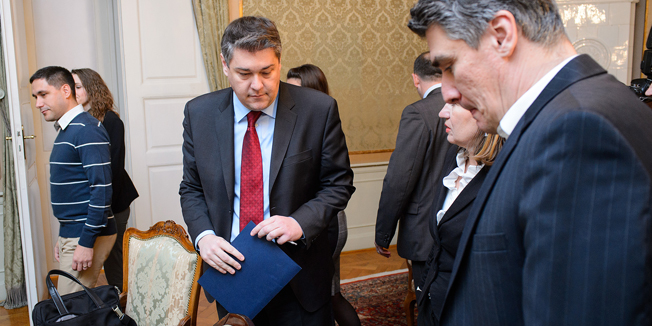 Zagreb, 200115. Markov trg.Banski dvori.Predsjednik Vlade Republike Hrvatske Zoran Milanovic sastao se s predstavnicima Udruge Franak.Na fotografiji: Bozo Ivosevic , Martina Sercar Ilic,Denis Smajo,i Katarina Lucic voditeljica udruge Franak.Foto: Goran Mehkek / CROPIX