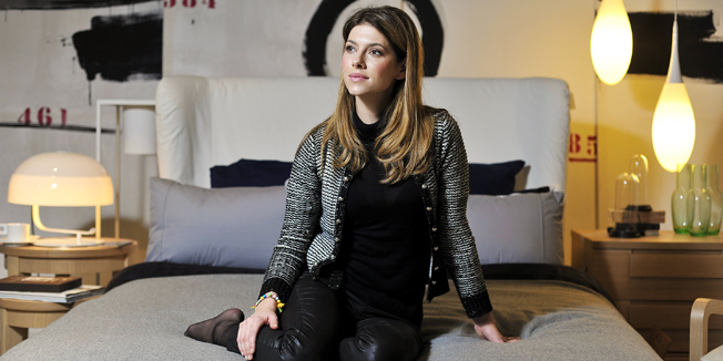 Zagreb, 200115.Glumica Jelena Percin, fotografirana u salonu namjestaja EtCetera.Foto: Boris Kovacev / CROPIX