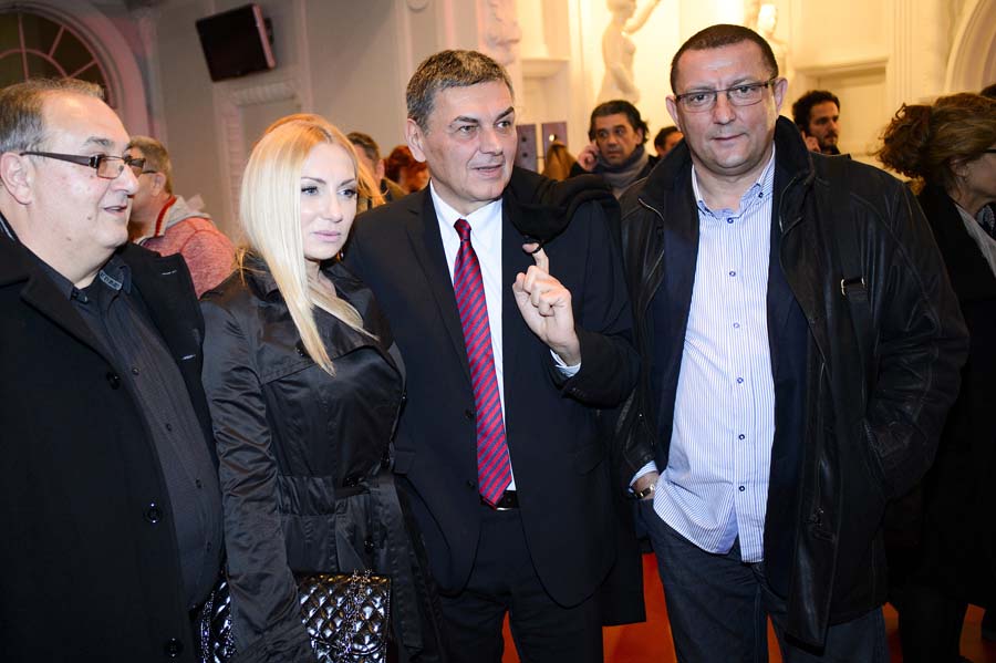 Zagreb, 260115. Kino Europa.Varsavska ulica.Svecana premijera filma Takva su pravila redatelja Ognjena Svilicica.Film u kojem glume Emir Hadzihafizbegovic i Jasna Zalica dobio je mnogobrojne nagrade na medjunarodnim festivalima filma.Na fotografiji: Vladimir Sislljagic iz HDSSB i Mladen Novak.Foto: Goran Mehkek / CROPIX