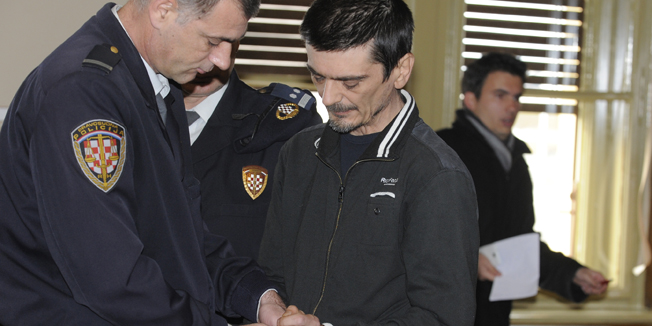 Sibenik, 290115.Na Zupanijskom sudu u Sibeniku nastavlja se ponovljeno sudjenje Draganu Paravinji za tesko ubojstvo maloljetne Drnisanke Antonije Bilic.Na fotografiji: Dragan Paravinja.Foto: Niksa Stipanicev / CROPIX