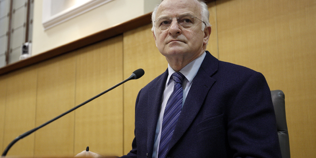 Zagreb, 22115.Nastavak 16. sjednice Hrvatskog sabora trebao je zapoceti raspravom o dopuni Zakona o potrosackom kreditiranju i prijedlogu Vlade po kojem se tecaj svicarca prema kuni fiksira na 6,39. Medjutim na zahtjev vise klubova zastupnika zapoceo je raspravom o stanju u sisackoj rafineriji.Na fotografiji: Josip Leko.Foto: Dragan Matic / CROPIX