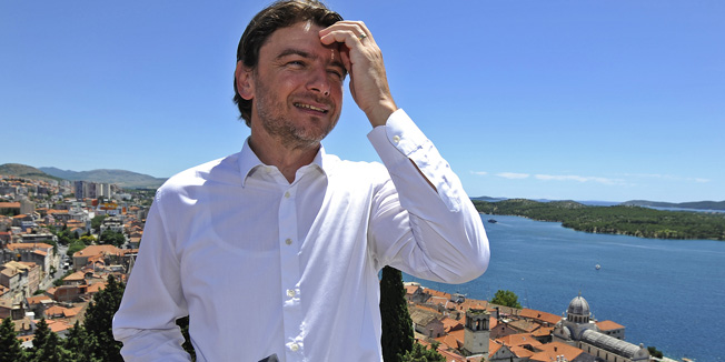 Sibenik, 010714.Ministar turizma Darko Lorencin posjetio je Sibenik gdje se sastao sa turistickom djelatnicima i u pratnji gradonacelnik Burica i zupana Pauka posjeto tvrdjavu Sv Mihovila.Na fotografiji: ministar Darko Lorencin na tvrdjavi.Foto: Niksa Stipanicev / CROPIX