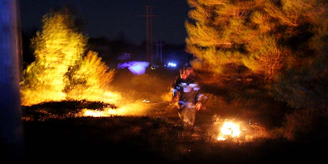 Makarska, 301214.Pozar u Djecjem Selu izmedju Promajne i Baske Vode koji je izbio oko 20h intervencijom vatrogasaca brzo je stavljen pod kontrolu. Gorila je trava i nisko raslinje.Foto: Josko Jelas / Makarska Kronika / CROPIX