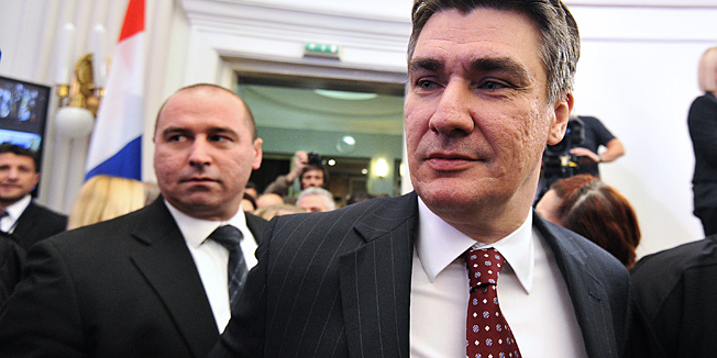 Zagreb, 110115.Perkovceva 2.Izborni stozer predsjednickog kandidata Ive Josipovica u Novinarskom domu prati objavu rezultata izbora za predsjednika Republike Hrvatske.Na fotografiji: Zoran Milanovic.Foto: Boris Kovacev / CROPIX