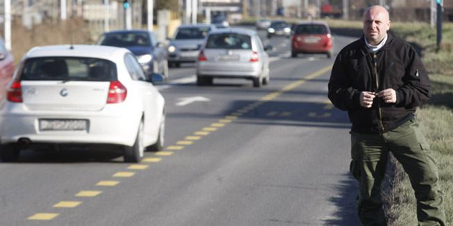 Zagreb, 020215.Aleja Bologne.Sudski vjestak za cestovni promet Goran Husinec analizira lokacije gdje ce policija postavit trajni nadzor.Foto: Ranko Suvar / CROPIX