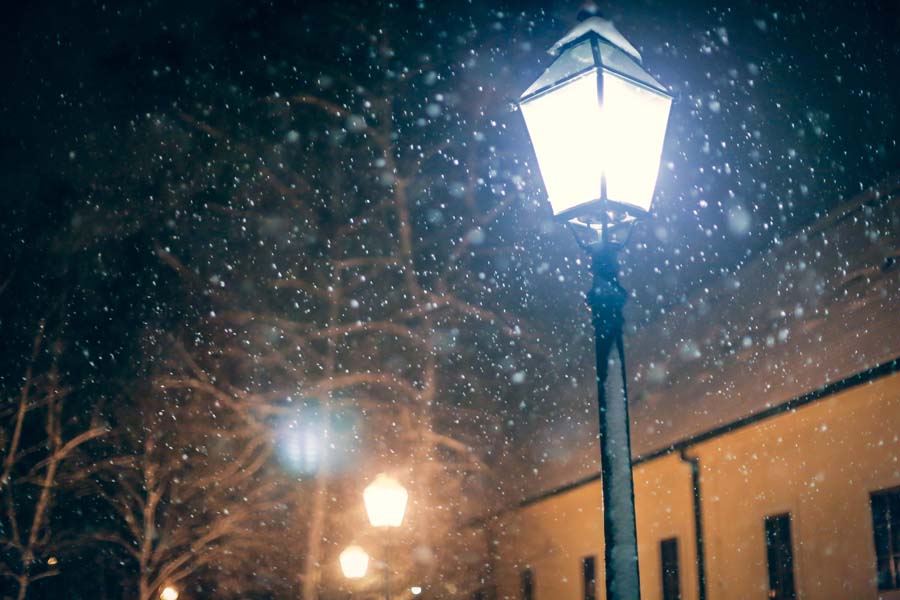 Slavonski Brod, 060215.Snijeg koji pada sirom Hrvatske zabijelio je parkove i ulice u Slavonskom Brodu.Foto: Danijel Soldo / CROPIX