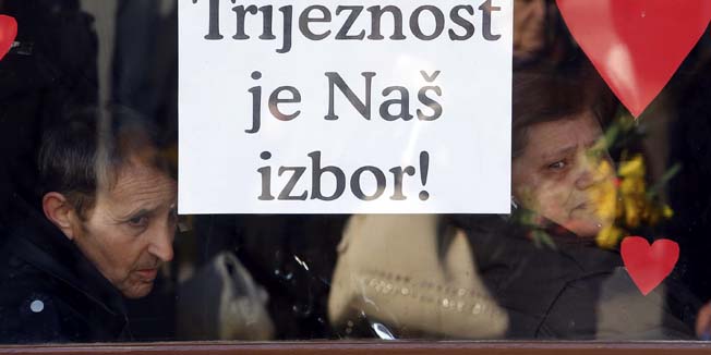 Zagreb, 130215Praska ulica.Zajednica klubova lijecenih alkoholicara i skola za primalje organizirali su Trijezni tramvaj zvan ceznja.Foto: Damjan Tadic / CROPIX