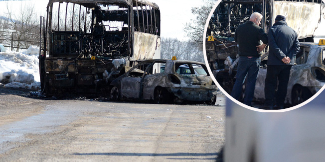 Cetingrad, 180215.U sudaru koji se oko 9.40 u Cetingradu dogodio izmedju autobusa i osobnog vozila ozlijedjen je vozac automobila. Nakon sudara oba su se vozila zapalila i u potpunosti izgorjela.Na fotografiji: policijski ocevid.Foto: Mario Pusic / Cropix