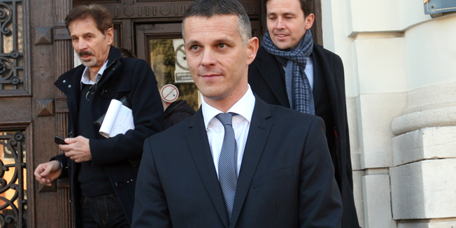 Rijeka, 200215.Na Zupanijskom sudu u Rijeci odrzano je izricanje presude istarskom zupanu Valteru Flegi za zlouporabu polozaja i ovlasti. Valter Flego oslobodjen je optuzbi.Foto: Tea Cimas / CROPIX