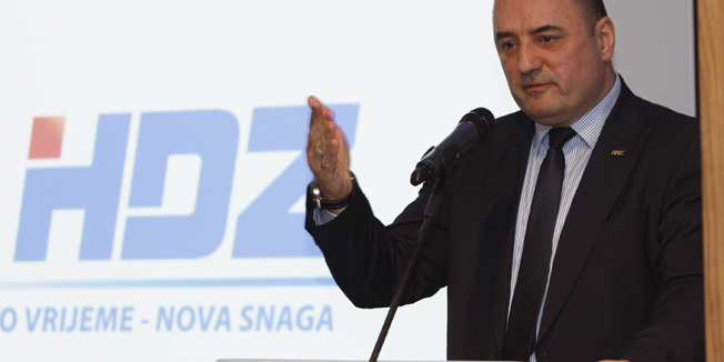 Makarska, 220215.Proslava 25. godisnjice osnivanja HDZ-a Makarske i Makarskog primorja odrzana u hotelu Miramare. Uz ostale stranacke duznosnike nazocio je i Milijan Brkic, glavni tajnik HDZ-a.Na fotografiji: Milijan Brkic.Foto: Ivo Ravlic / CROPIX