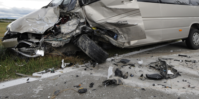 Djevrske, 060814.Oko 10 sati doslo je do sudara kombija sa 16 putnika sa osobnim vozilom sa 3 putnika kod mjesta Djevrske.Svi putnici su prebaceni u OB Knin.Foto: Niksa Stipanicev / CROPIX