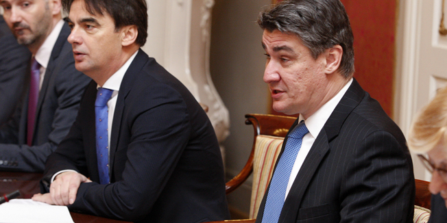 Zagreb, 260215.Banski dvori, Trg sv. Marka.Na danasnjoj sjednici Vlade RH na dnevnom su redu, medjuostalim, Nacrt konacnog prijedloga zakona o poljoprivredi i Nacrt konacnog prijedloga zakona o izmjenama i dopunama Zakona o sudovima.Na fotografiji: Zoran Milanovic, Branko Grcic.Foto: Davor Pongracic / CROPIX