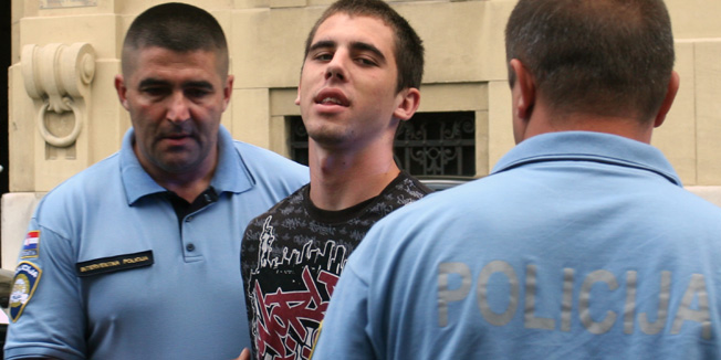 Rijeka, 150714.Privodjenje Dina Kuliseka na ispitivanje drzavnom odvjetniku. Dino Kulisek osumnjicen je za ubojstvo Ivana Jagodica i tesko ranjavanje Meriem Demo u Crikvenici.Foto: Tea Cimas / CROPIX