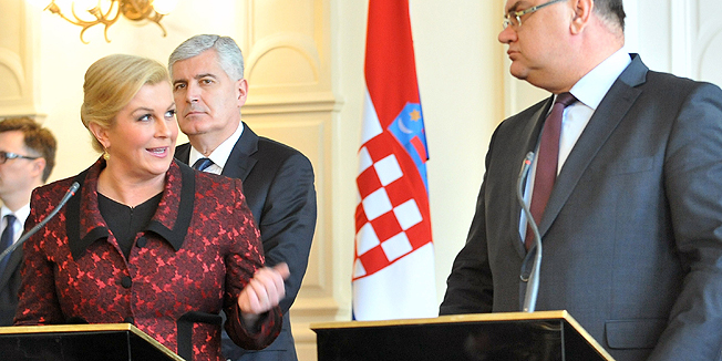 Croatian President Kolinda Grabar Kitarovic (L) gives a press conference with the chairman of Bosnia and Herzegovina's tripartite presidency, Mladen Ivanic (R), in Sarajevo on March 3, 2015. Kitarovic is on a one-day official visit to the Bosnian capital where she is scheduled to hold several meetings with Bosnia's top political leaders. Kitarovic's visit to Bosnia is her first official visit to another country since she was sworn in as president of Croatia in February. AFP PHOTO / ELVIS BARUKCIC