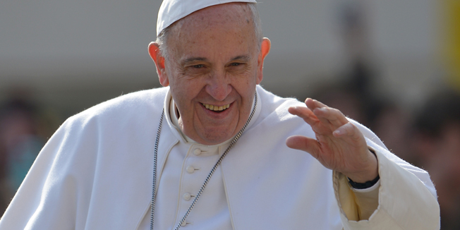 Pope Francis greets the crowd as he arrives for his general audience at St Peter's square on March 4, 2015 at the Vatican.  AFP PHOTO / VINCENZO PINTO