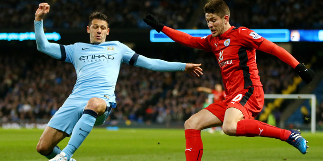 MANCHESTER, ENGLAND - MARCH 04:  Andrej Kramaric of Leicester City attempts to cross the ball as Martin Demichelis of Manchester City closes in during the Barclays Premier League match between Manchester City and Leicester City at the Etihad Stadium on March 4, 2015 in Manchester, England.  (Photo by Richard Heathcote/Getty Images)