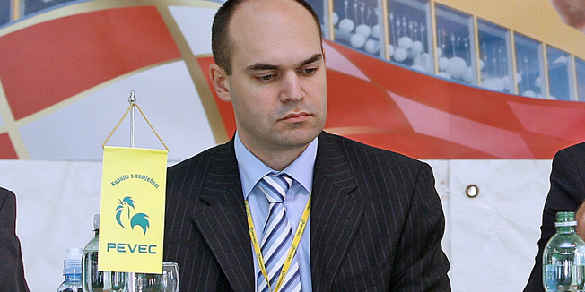 Zagreb, 300910.Tiskovna konferencija stecajnog upravitelja Darija Sketa, vjerovnika i clanova uprave Peveca.Prodajni centar Pevec na Zitnjaku ponovo se otvara nakon sto je zbog raznih malverzacija u poslovanju otisao u stecaj.Na slici: Stjepan Rak, Dejan Ficko, Dario Sket, Mario Bozikovic.Foto: Davor Pongracic / CROPIX