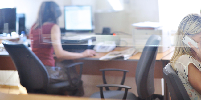 Zagreb, 090812.Kultni zagrebacki radio Radio 101, nakon visemjesecne agonije za njegove zaposlenike, dobio je novog vlasnika. Rijec je o Njemcu Thomasu Alexanderu Thimmeu, koji je dokapitalizirao radio s nesto vise od 6 milijuna kuna i time okoncao stecajni postupak.Na slici: novinska redakcija.Foto: Boris Kovacev / CROPIX