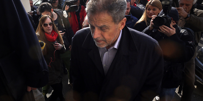 Zagreb, 100315.Zupanijski sud, Zrinjevac.Milan Bandic u pratnji odvjetnika Marijana Hanzekovica i Kresimira Krsnika dosao je na Zupanijski sud na kojem ce se rapravljati o osnovanosti zahtjeva USKOK-a za prosirenjem istrage.Na fotografiji: Milan Bandic.Foto: Damjan Tadic / CROPIX