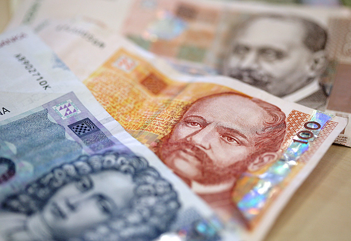 Zagreb, 240309.Zgrada Hypo banke.Ilustracija za poslovanje u bankama snimljena u Hypo banci na Slavonskoj aveniji. Foto: Sasa Midzor Sucic / CROPIX