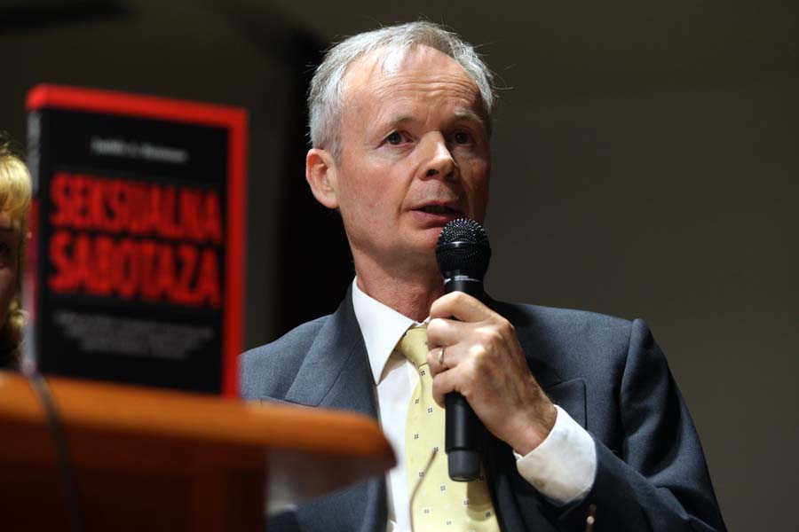 Zadar, 040614. U dvorani Samostana skolskih sestara franjevki veceras je odrzana promocija knjige Judith Reisman pod nazivom Seksualna sabotaza. Na fotografiji: dr. Ivan Poljakovic.Foto: Jure Miskovic / CROPIX