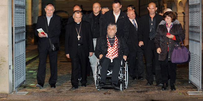 Zagreb, 071114.Predstavnike Udruge stopostotnih ratnih vojnih invalida I. skupine te predstavnike hrvatskih branitelja na celu s Djurom Glogoskim, predsjednikom Udruge 100-postotnih ratnih vojnih invalida primio je zagrebacki nadbiskup kardinal Josip Bozanic.Na fotografiji: Djuro Glogoski, Josip Klem, Valentin Pozaic.Foto: Damir Krajac / CROPIX