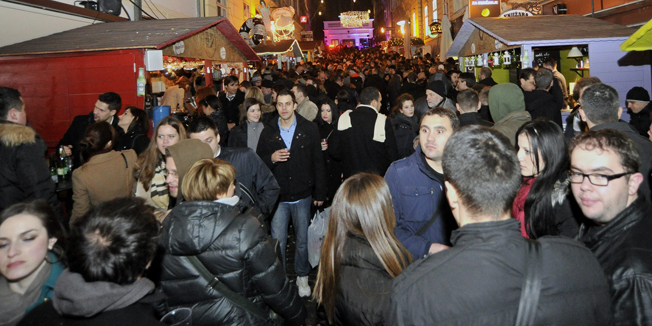 Zagreb, 311213.Tomiceva ulica. Grad Zagreb organizirao je docek Nove godine za gradjane na vise lokacija, a Tomiceva ulica podno uspinjace bila je zona Fuliranja. U novogodisnjoj veceri nastupili su Soulfingersi.Foto: Srdjan Vrancic / CROPIX