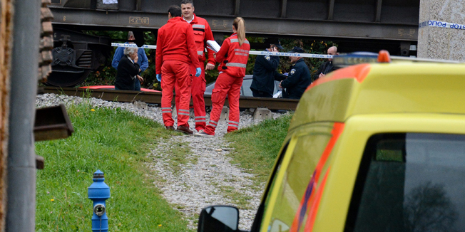Duga Resa, 081114.U naletu teretnog vlaka koji je prometovao na dionici Ogulin-Zagreb danas oko 12.45 sati smrtno je stradao 87-godisnji muskarac koji je tu na neobiljezenom pruznom prijelazu prelazio prugu.foto: Mario Pusic / Cropix