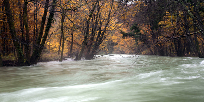 Grobnik, 091114.Uslijed obilnih kisa porastao je vodostaj Rjecine koja se u gornjem toku izlila iz korita. U Martinovom selu jutros je izmjereno 73 centimetra.Foto: Tea Cimas / CROPIX
