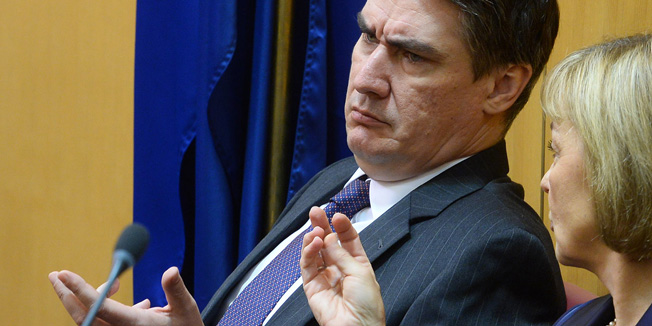 Zagreb, 121114. Markov trg.Sabor.Redovita sjednica Sabora pocela je aktualnim satom na kojoj su zastupnici postavljali pitanja Vladi i ministrima.Na fotografiji: Zoran Milanovic.Foto: Goran Mehkek / CROPIX