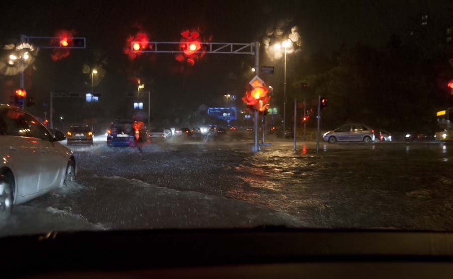 Split, 121114Jaca kisa padala je na podrucju Splita u kasnim popodnevnim satima.Foto: Jakov Prkic / CROPIX