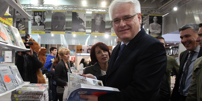 Zagreb, 131114.Zagrebacki Velesajam.Predsjednik Ivo Josipovic posjetio je 37. medjunarodni sajam knjiga i ucila Interliber.Na fotografiji: Ivo Josipovic.Foto: Davor Pongracic / CROPIX