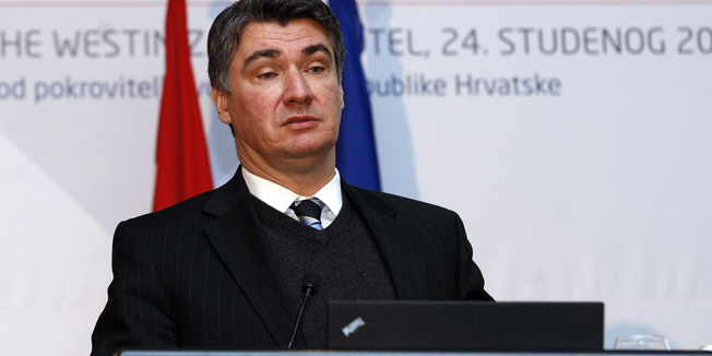 Zagreb, 241114.Hotel Westin.Medjunarodna konferencija Hrvatske banke za obnovu i razvitak otvorena je u hotelu Westin uz nazocnost predsjednika Vlade RH Zorana Milanovica, potpredsjednika Branka Grcica, te ministra financija Borisa Lalovca i ostalih predstavnika Vlade.Na fotografiji: Zoran Milanovic - predsjednik Vlade RH.Foto: Tomislav Kristo / CROPIX