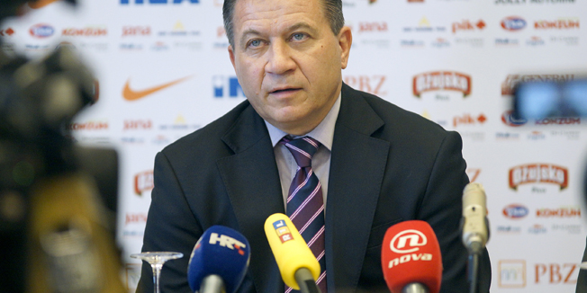 Zagreb, 290414.Hotel DoubleTree by Hilton.Konferencija za medije Hrvatskog nogometnog saveza na kojoj su izvrsni predsjednik HNS-a Damir Vrbanovic i povjerenik za sigurnost Zoran Cvrk govorili o mjerama za borbu protiv rasizma i diskriminacije na tribinama. Na fotografiji: Damir Vrbanovic.Foto: Marko Todorov / CROPIX