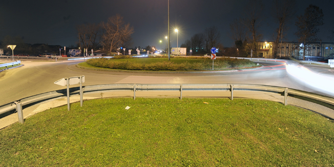 Zagreb, 261114.Rotor na krizanju Radnicke cesta - Petrusevec.Sljedece godine pocinje rekonstrukcija i denivelacija kruznog toka ispred Domovinskog mosta.Na fotografiji: kruzni tok nocu.Foto: Damir Krajac / CROPIX