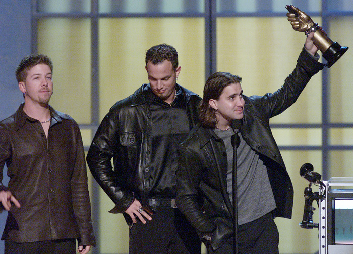 Musical group Creed accepts 'The Welcome To The Big Time' award at the My VH1 Music Awards at the Shrine Auditorium in Los Angeles, 11/30/00. (Photo by Kevin Winter/Getty Images)