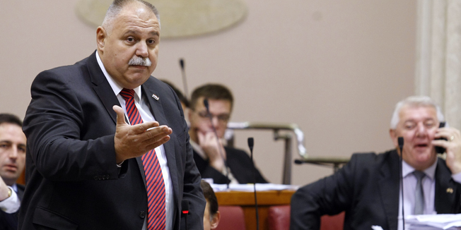 Zagreb, 271114.Sabor, Markov trg.U Saboru RH jutros je zapocela redovna sjednica Sabora na kojoj su bili i  predsjednik Vlade Zoran Milanovic, te ministar financija Boris Lalovac.Na fotografiji: Ivan Suker.Foto: Tomislav Kristo / CROPIX