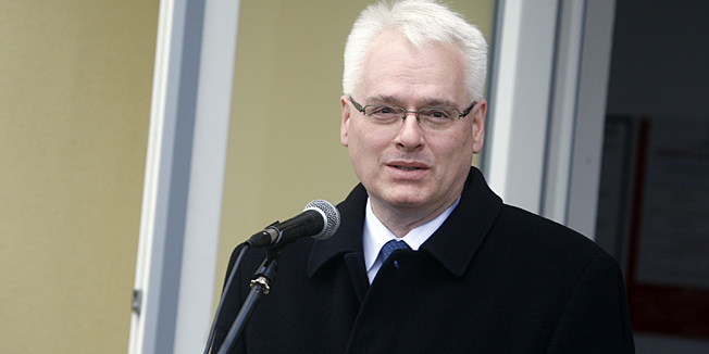 Varazdin, 271114Predsjednik Ivo Josipovic u posjetu je Varazdinu. U mjestu Kneginec Gornji pored Varazdina otvorio je novu trafostanicu vrijednu 50 miljuna kuna.Na fotografiji: predsjednik Josipovic.Foto: Zeljko Hajdinjak / Cropix