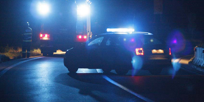 Makarska, 231014.Prometna nesreca dogodila se na Jadranskoj magistrali kod mjesta Promajna blizu Makarske iza tri sataU nesreci je jedan automobil sletio pod cestu 50-ak metara. Jedna je osoba smrtno stradala, a uzrok nesrece nije poznat.Zbog ocevida promet Jadranskom magistralom je obustavljen. Na fotografiji : ocevid.Foto: Ivo Ravlic / CROPIX