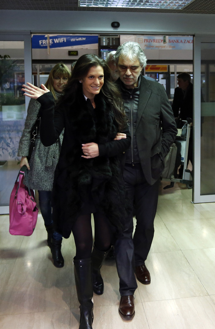 Zagreb, 291114.Zracna luka Pleso.Talijanski operni pjevac Andrea Bocelli sletio je u Zagreb uoci vecerasnjeg koncerta u Areni Zagreb.Na fotografiji: Andrea Bocelli.Foto: Marko Todorov / CROPIX