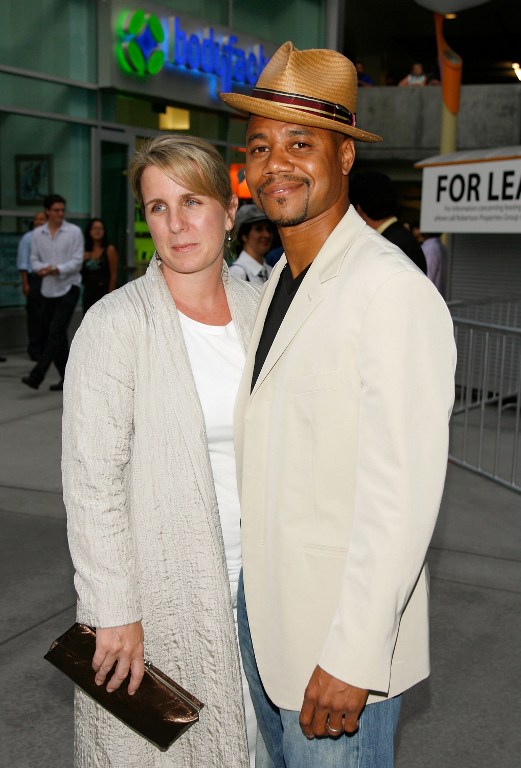 HOLLYWOOD - JULY 19:  Actor Cuba Gooding Jr. (R) and wife Sara Kapfer arrive at the Los Angeles premiere of Shadowboxer held at Arclight Cinemas on July 19, 2006 in Hollywood, California.  (Photo by Kevin Winter/Getty Images for Teton Films) *** Local Caption *** Sara Kapfer;Cuba Gooding Jr.