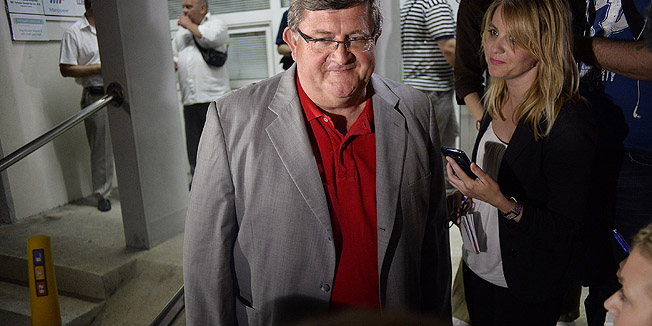 Zagreb, 070614.Iblerov trg.Odlukom vecine delegata Glavnog odbora SDP-a nakon sjednice i tajnog glasanja Slavko Linic izbacen je iz stranke.Na fotografiji: Vojko ObersnelFoto: Goran Mehkek / CROPIX *** Local Caption ***  