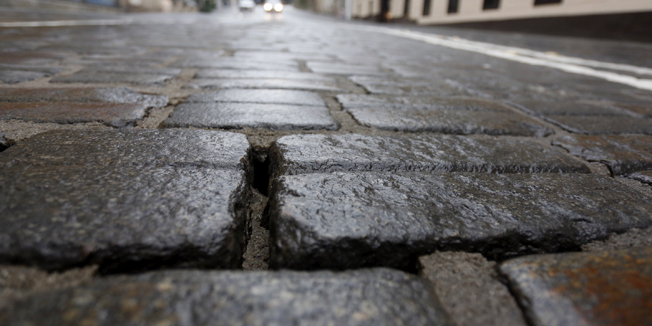 Zagreb, 011214.Rupe u novoobnovljenoj Mesnickoj.Foto: Damjan Tadic / CROPIX