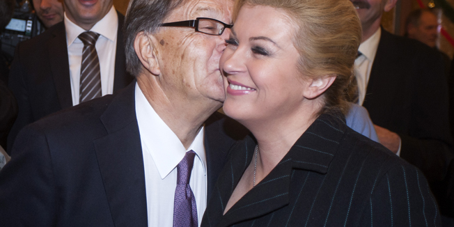 Split, 061214.Povodom 15. godisnjice smrti prvog hrvatskog predsjednika i ratnog vrhovnog zapovjednika dr. Franje Tudjmana u splitskom HNK odrzana je tribina pod nazivom Dok je srca, bit ce i Kroacije.Na fotografiji: Miroslav Ciro Blazevic i Kolinda Grabar Kitarovic.Foto: Ante Cizmic / CROPIX