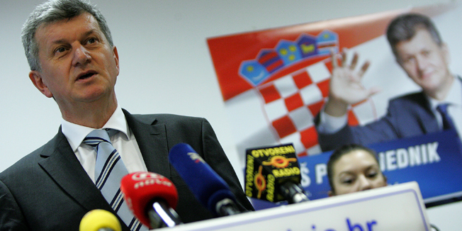 Zagreb, 071214.Izborni stozer predsjednickog kandidata Milana Kujundzica, Folnegoviceva 6.Konferencija za medije predsjednickog kandidata Milana Kujundzica uoci izbora.Foto: Ronald Gorsic / CROPIX