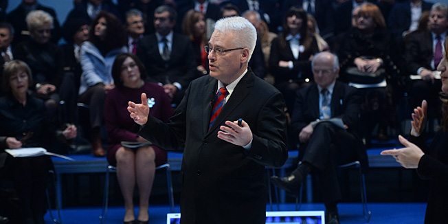 Zagreb, 081214.Dom hrvatskih likovnih umjetnika.Predsjednicki kandidat Ivo Josipovic predstavio je izborni program u utrci za novi petogodinji mandat za predsjednika Republike.Foto: Goran Mehkek / CROPIX
