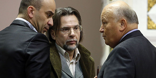 Zagreb, 251114.Trg sv. Marka.15. sjednica Hrvatskog sabora.Na fotografiji: Slavko Linic, Josip Salapic i Branko Vuksic. Foto: Damjan Tadic / CROPIX