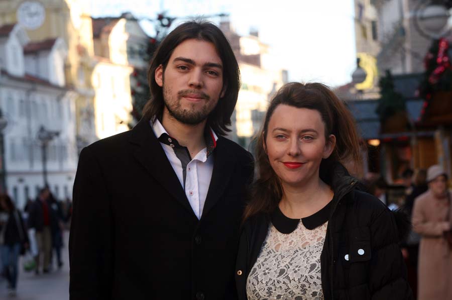 Rijeka, 101214.Predsjednicki kandidat Ivan Vilibor Sincic odrzao je kratku press konferenciju na Korzu.Na fotografiji: Ivan Vilibor Sincic i zarucnica Vladimira PalfiFoto: Tea Cimas / CROPIX